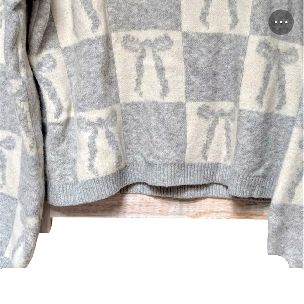REDUCED🎈a new day Bow Crewneck Sweaters Gray and White Women's Sweater - Picture 2 of 5